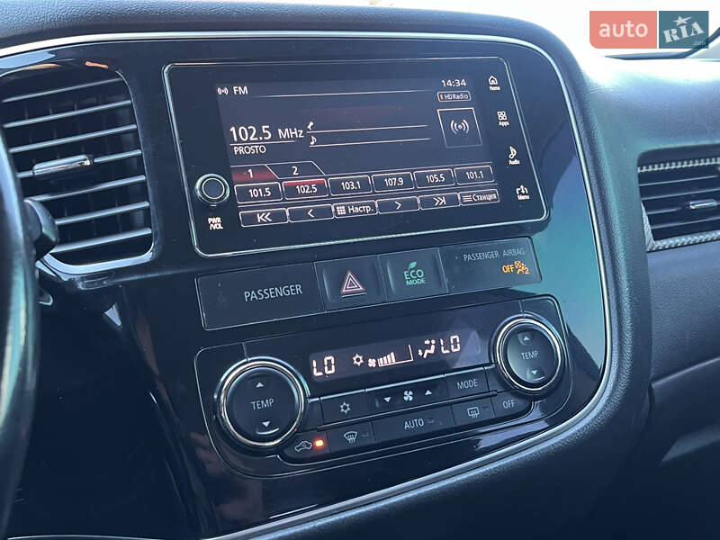 Внедорожник / Кроссовер Mitsubishi Outlander 2017 в Киеве