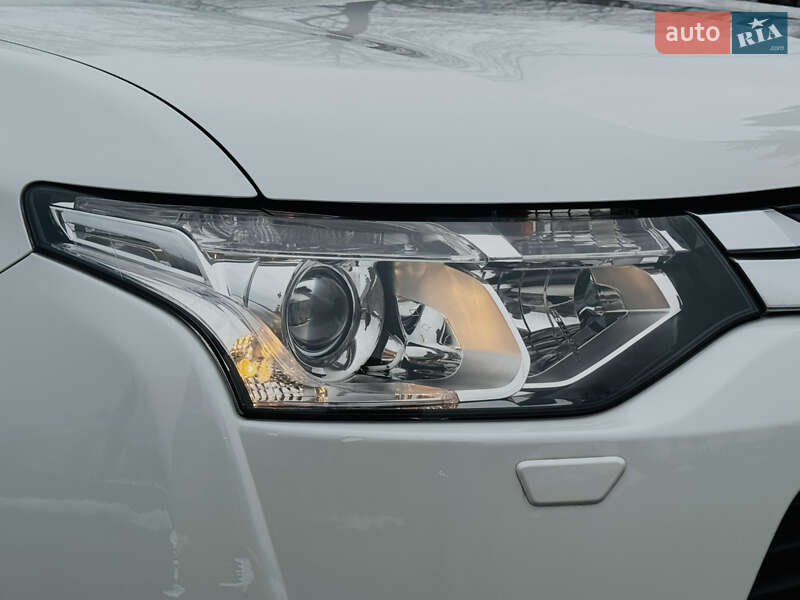 Позашляховик / Кросовер Mitsubishi Outlander 2015 в Дрогобичі