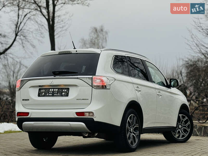 Позашляховик / Кросовер Mitsubishi Outlander 2015 в Дрогобичі
