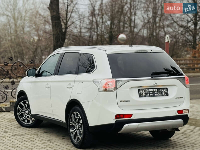 Позашляховик / Кросовер Mitsubishi Outlander 2015 в Дрогобичі