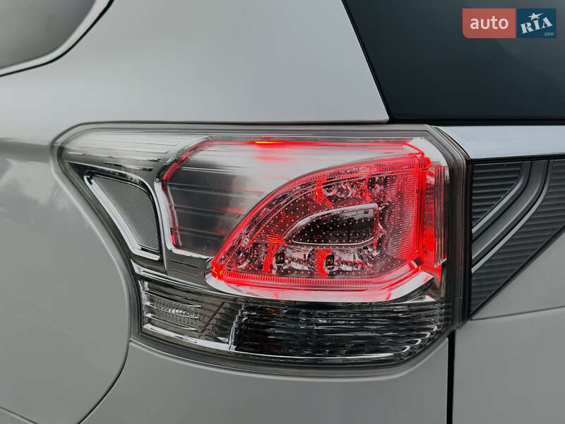 Позашляховик / Кросовер Mitsubishi Outlander 2015 в Дрогобичі