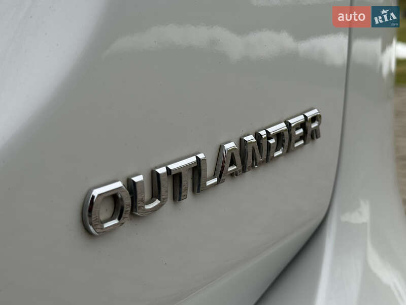 Позашляховик / Кросовер Mitsubishi Outlander 2015 в Дрогобичі