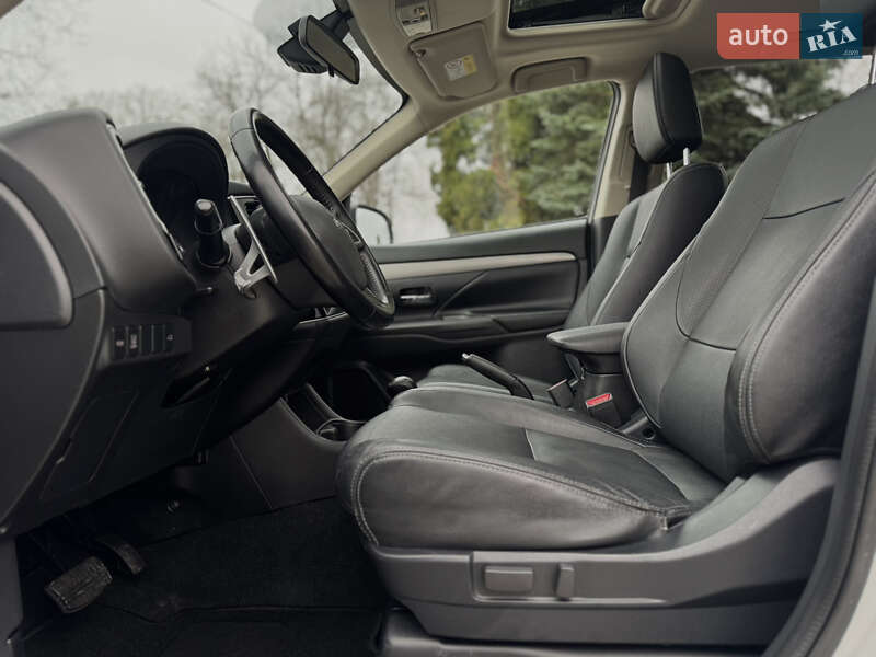 Позашляховик / Кросовер Mitsubishi Outlander 2015 в Дрогобичі