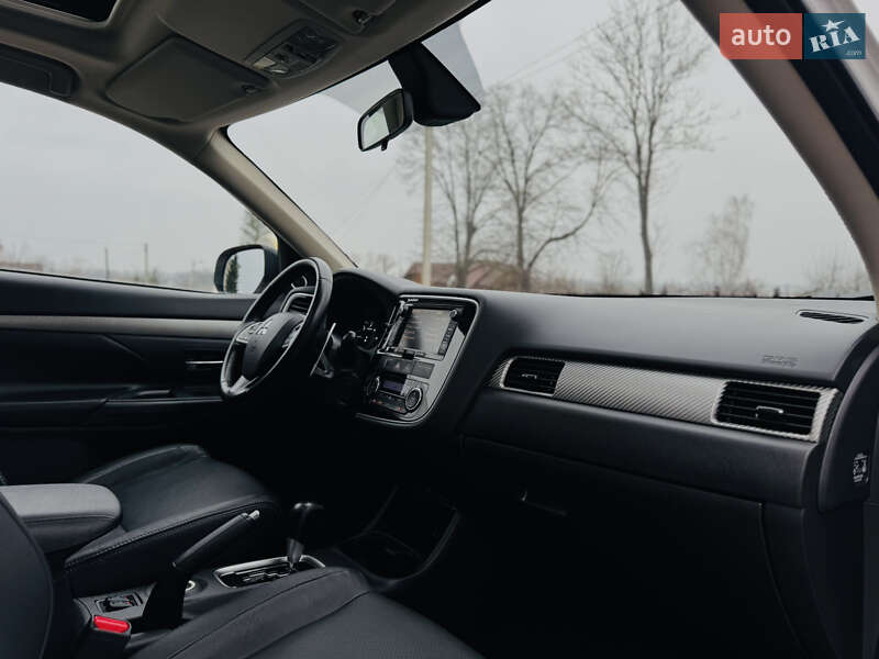 Позашляховик / Кросовер Mitsubishi Outlander 2015 в Дрогобичі