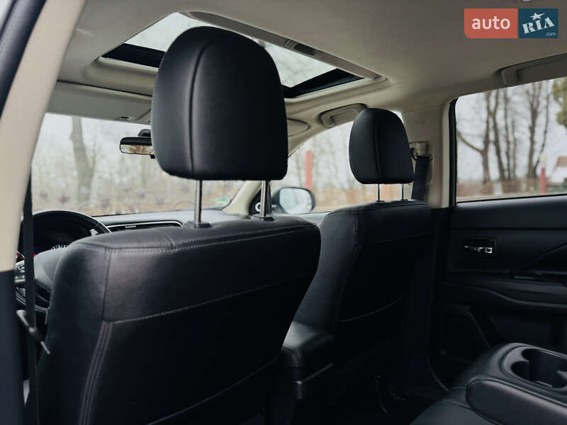 Позашляховик / Кросовер Mitsubishi Outlander 2015 в Дрогобичі
