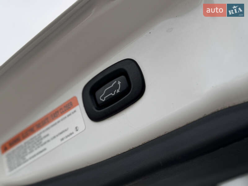 Позашляховик / Кросовер Mitsubishi Outlander 2015 в Дрогобичі