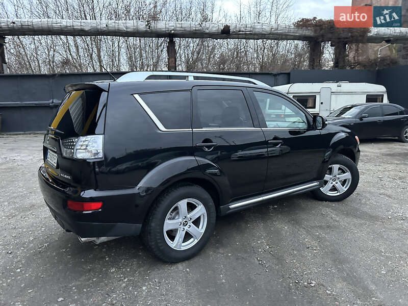 Позашляховик / Кросовер Mitsubishi Outlander 2009 в Ніжині