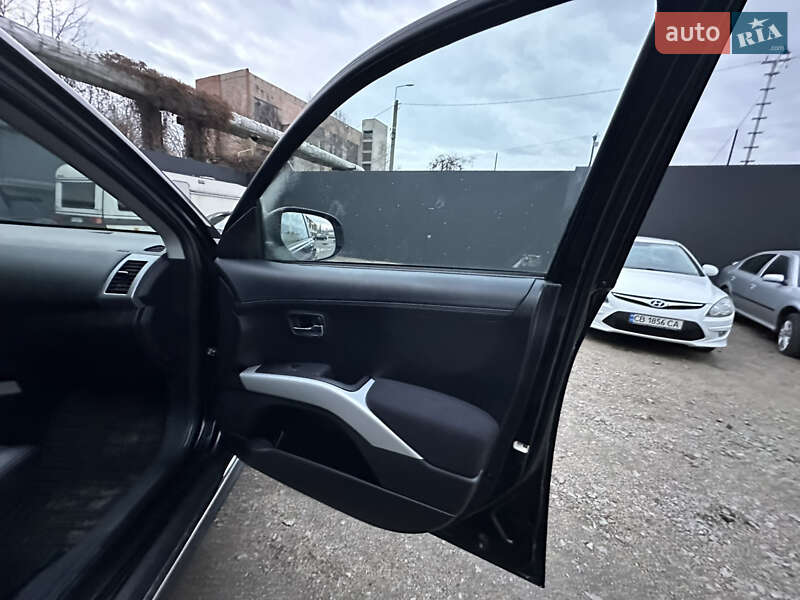Позашляховик / Кросовер Mitsubishi Outlander 2009 в Ніжині