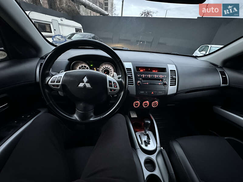 Позашляховик / Кросовер Mitsubishi Outlander 2009 в Ніжині