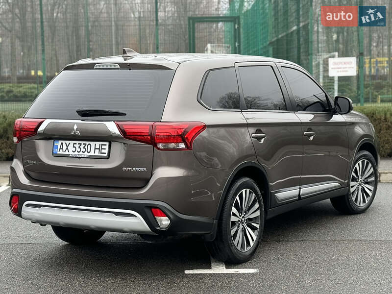 Позашляховик / Кросовер Mitsubishi Outlander 2018 в Харкові фото 17 Позашляховик / Кросовер Mitsubishi Outlander 2018 в Харкові