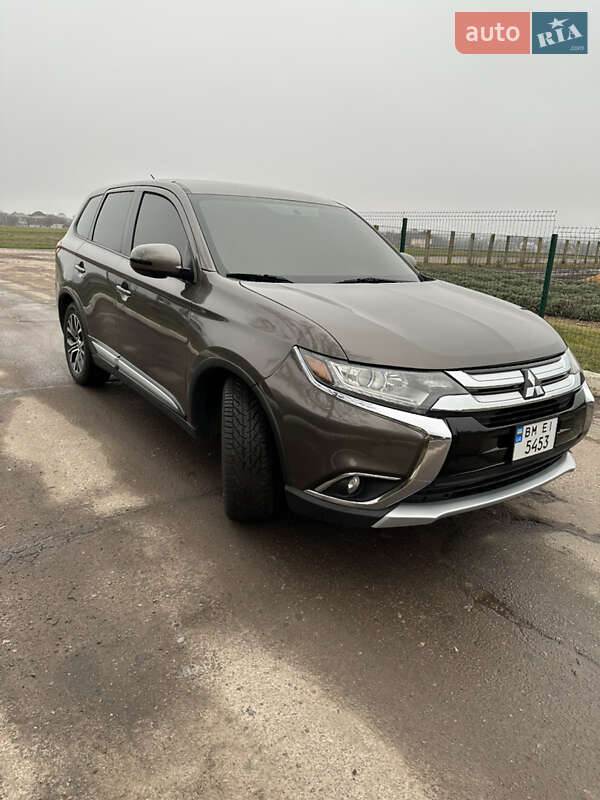 Внедорожник / Кроссовер Mitsubishi Outlander 2015 в Сумах фото 5 Внедорожник / Кроссовер Mitsubishi Outlander 2015 в Сумах