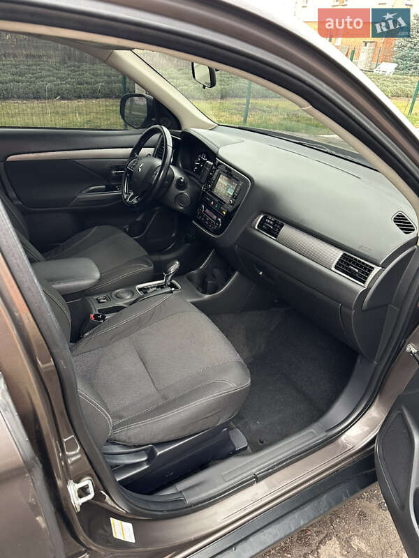 Внедорожник / Кроссовер Mitsubishi Outlander 2015 в Сумах фото 22 Внедорожник / Кроссовер Mitsubishi Outlander 2015 в Сумах