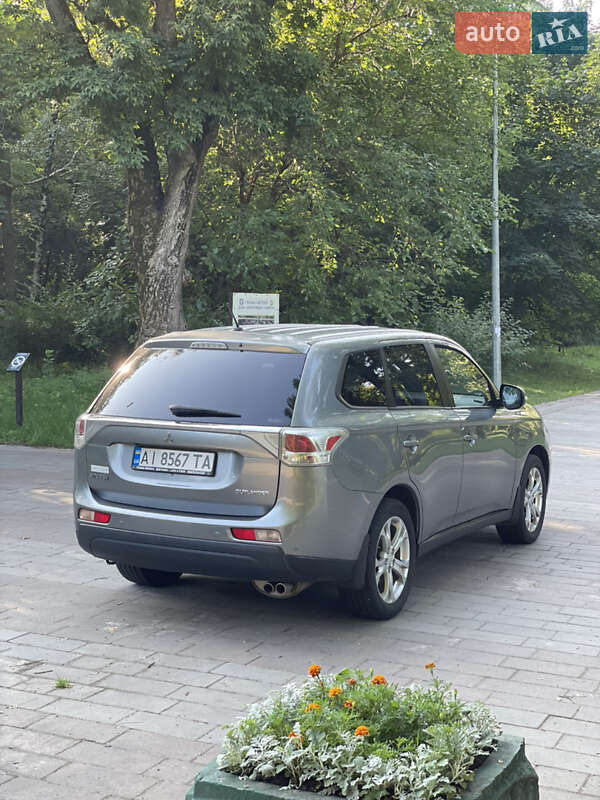 Позашляховик / Кросовер Mitsubishi Outlander 2013 в Попільні