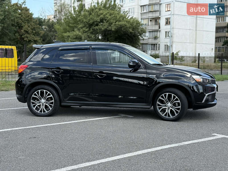 Внедорожник / Кроссовер Mitsubishi Outlander 2016 в Киеве