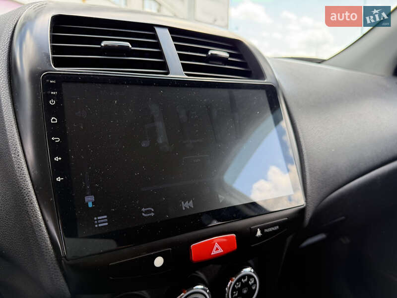 Внедорожник / Кроссовер Mitsubishi Outlander 2016 в Киеве