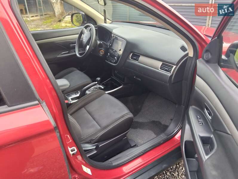 Позашляховик / Кросовер Mitsubishi Outlander 2018 в Ужгороді