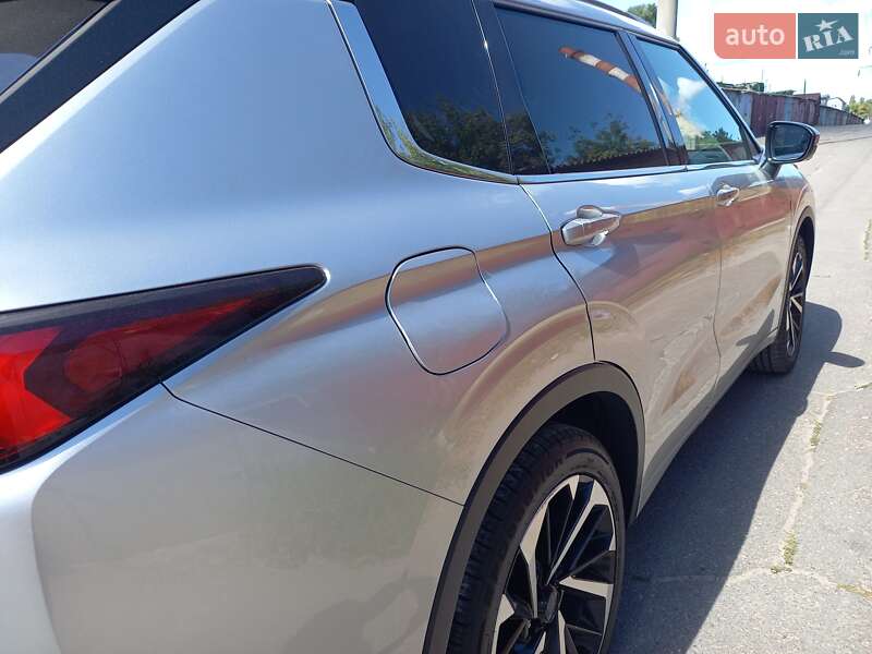 Внедорожник / Кроссовер Mitsubishi Outlander 2022 в Черкассах