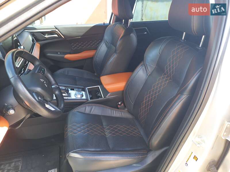 Внедорожник / Кроссовер Mitsubishi Outlander 2022 в Черкассах