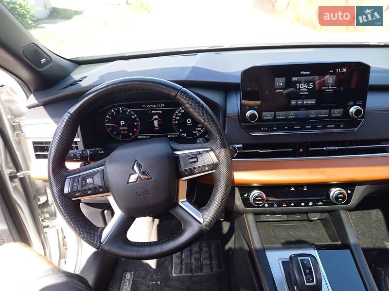 Внедорожник / Кроссовер Mitsubishi Outlander 2022 в Черкассах