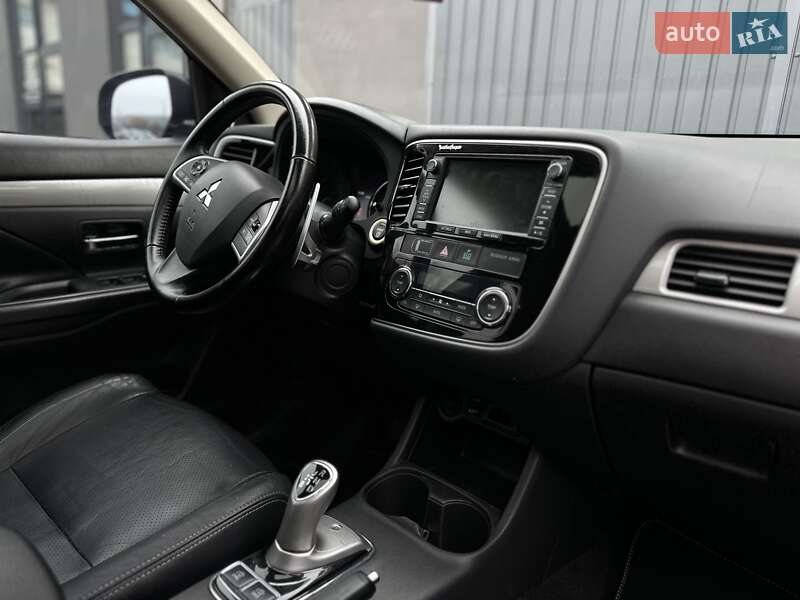 Позашляховик / Кросовер Mitsubishi Outlander 2013 в Івано-Франківську