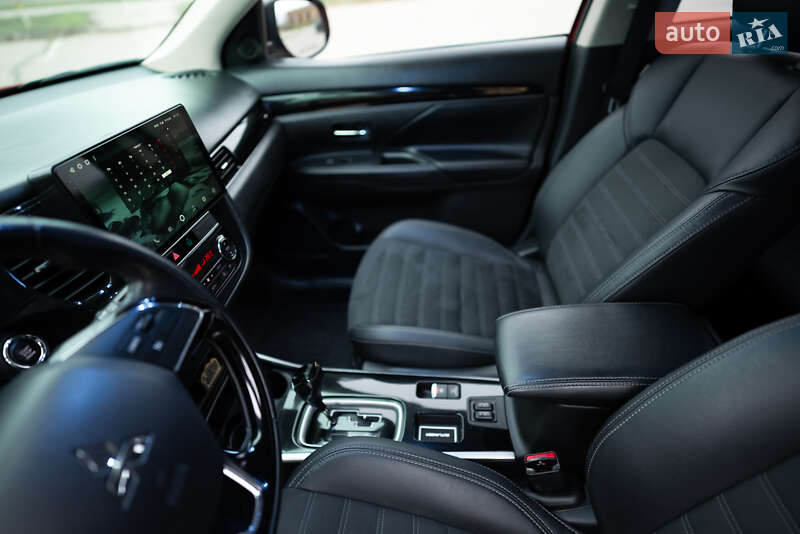 Внедорожник / Кроссовер Mitsubishi Outlander 2019 в Запорожье