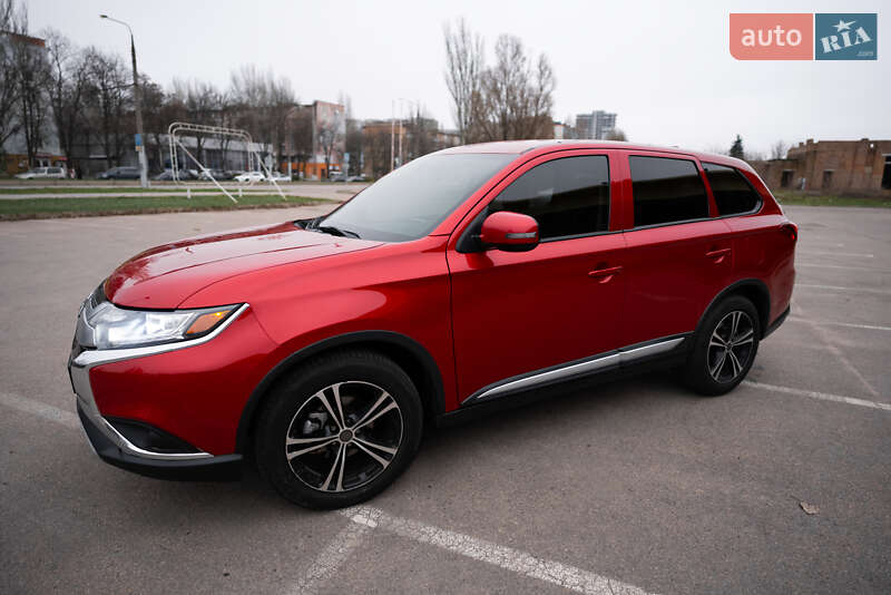 Внедорожник / Кроссовер Mitsubishi Outlander 2019 в Запорожье