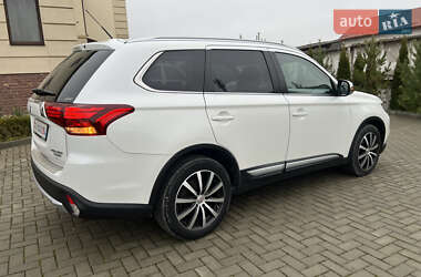 Внедорожник / Кроссовер Mitsubishi Outlander 2016 в Золочеве