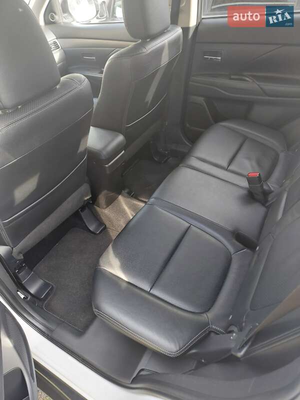 Позашляховик / Кросовер Mitsubishi Outlander 2012 в Ужгороді