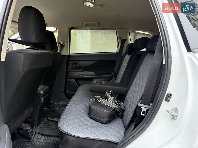 Внедорожник / Кроссовер Mitsubishi Outlander 2013 в Ивано-Франковске