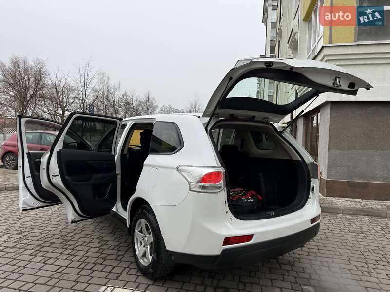 Внедорожник / Кроссовер Mitsubishi Outlander 2013 в Ивано-Франковске