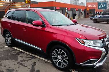 Позашляховик / Кросовер Mitsubishi Outlander 2016 в Харкові