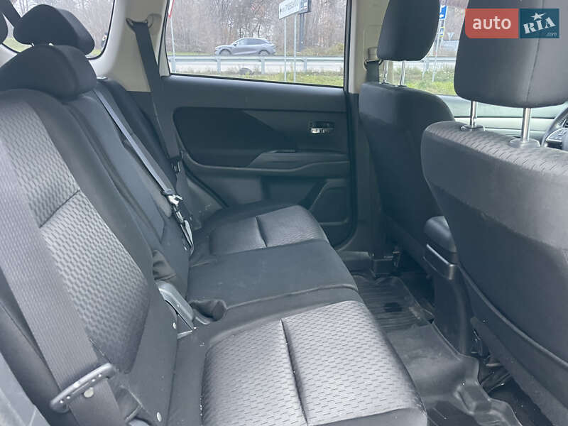 Позашляховик / Кросовер Mitsubishi Outlander 2012 в Полтаві