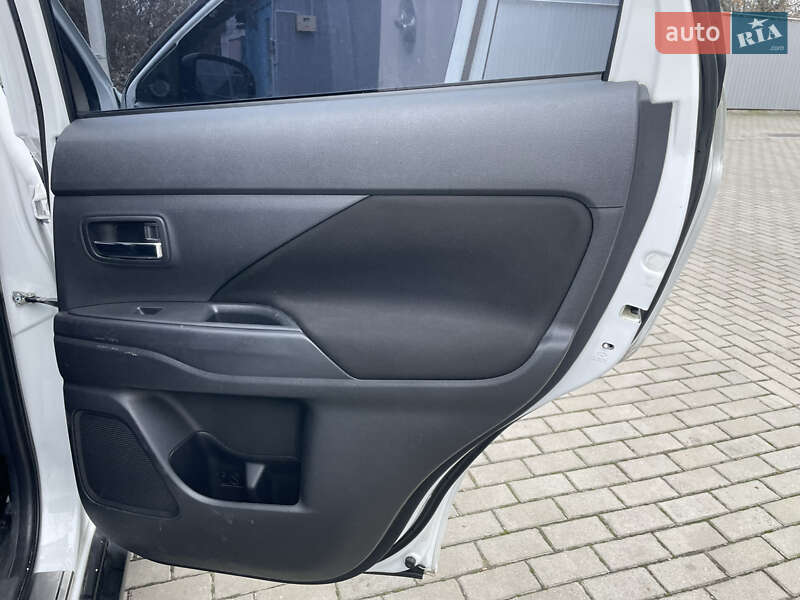 Позашляховик / Кросовер Mitsubishi Outlander 2012 в Полтаві