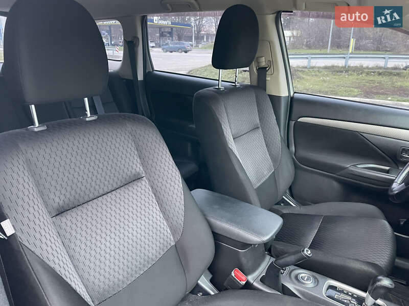 Позашляховик / Кросовер Mitsubishi Outlander 2012 в Полтаві