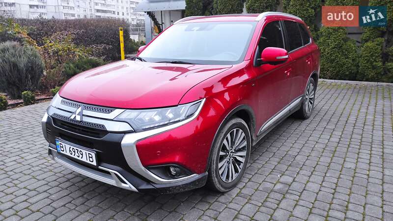 Позашляховик / Кросовер Mitsubishi Outlander 2019 в Харкові
