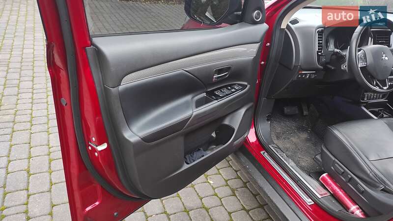 Позашляховик / Кросовер Mitsubishi Outlander 2019 в Харкові