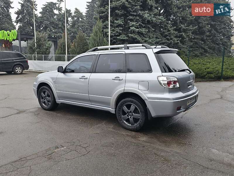 Позашляховик / Кросовер Mitsubishi Outlander 2008 в Києві