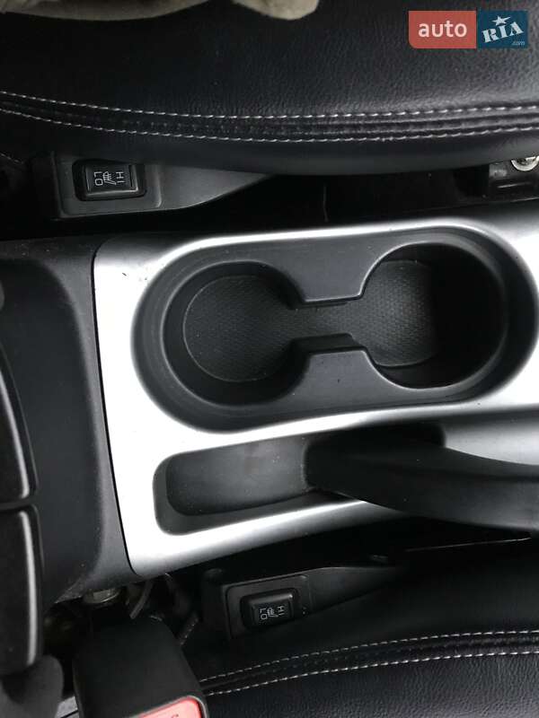 Позашляховик / Кросовер Mitsubishi Outlander 2011 в Києві