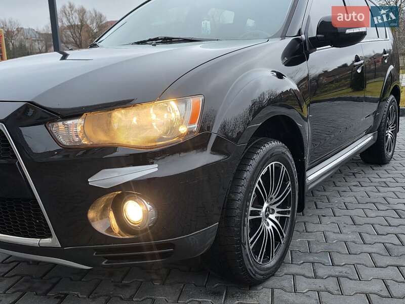 Внедорожник / Кроссовер Mitsubishi Outlander 2012 в Хмельницком