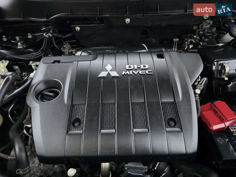 Внедорожник / Кроссовер Mitsubishi Outlander 2012 в Хмельницком