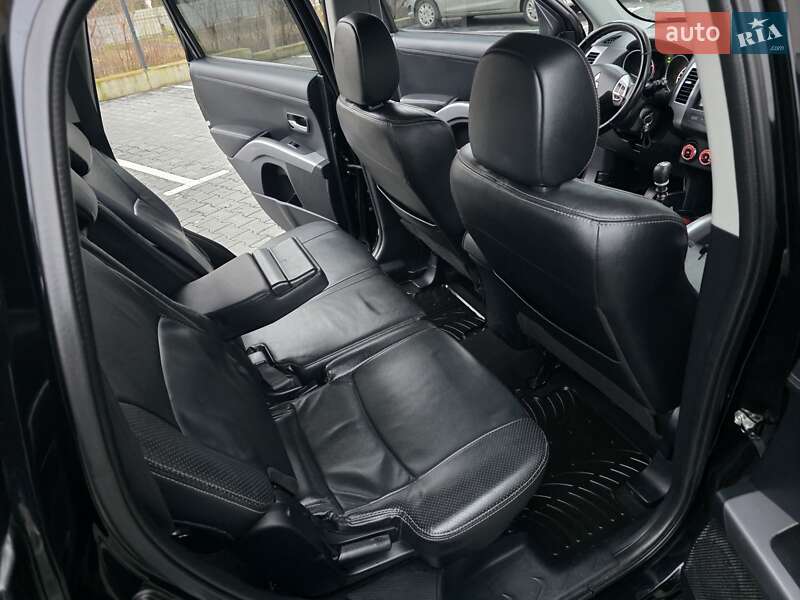 Внедорожник / Кроссовер Mitsubishi Outlander 2012 в Хмельницком