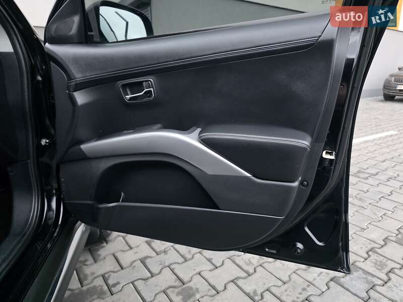 Внедорожник / Кроссовер Mitsubishi Outlander 2012 в Хмельницком