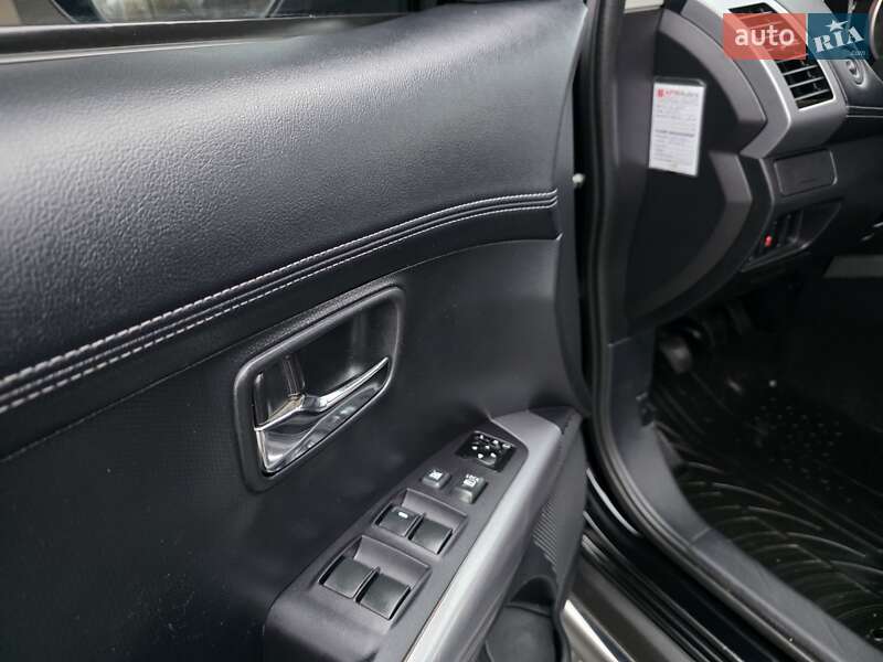 Внедорожник / Кроссовер Mitsubishi Outlander 2012 в Хмельницком