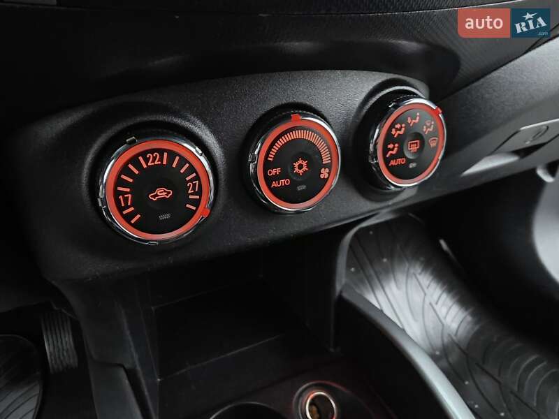 Внедорожник / Кроссовер Mitsubishi Outlander 2012 в Хмельницком