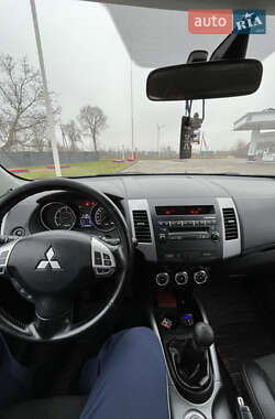 Позашляховик / Кросовер Mitsubishi Outlander 2010 в Вараші