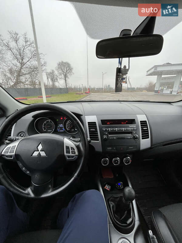 Внедорожник / Кроссовер Mitsubishi Outlander 2010 в Вараше фото Внедорожник / Кроссовер Mitsubishi Outlander 2010 в Вараше