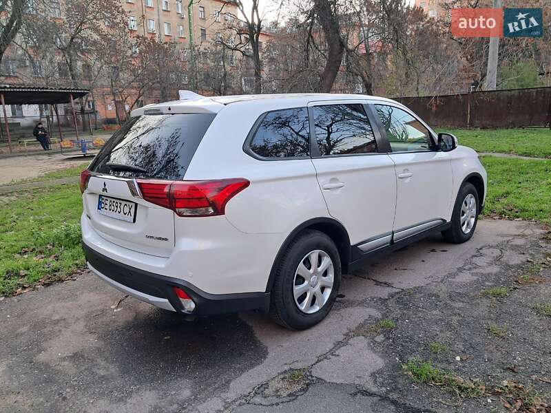 Внедорожник / Кроссовер Mitsubishi Outlander 2018 в Николаеве