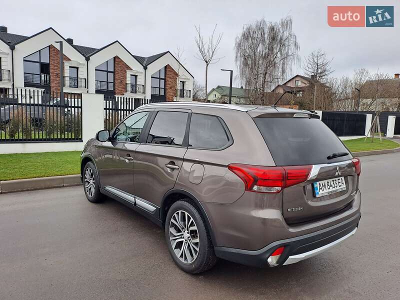 Внедорожник / Кроссовер Mitsubishi Outlander 2016 в Белой Церкви фото 4 Внедорожник / Кроссовер Mitsubishi Outlander 2016 в Белой Церкви