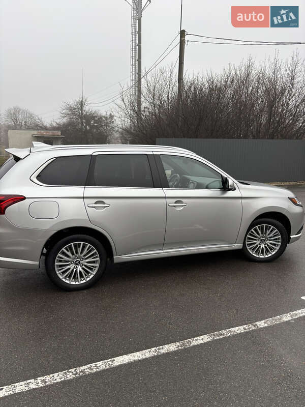 Внедорожник / Кроссовер Mitsubishi Outlander 2018 в Харькове