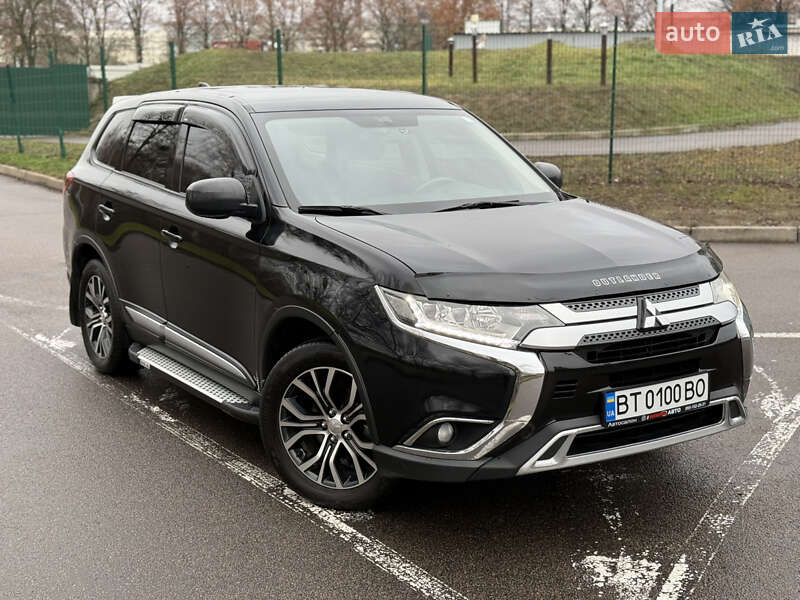 Внедорожник / Кроссовер Mitsubishi Outlander 2017 в Киеве